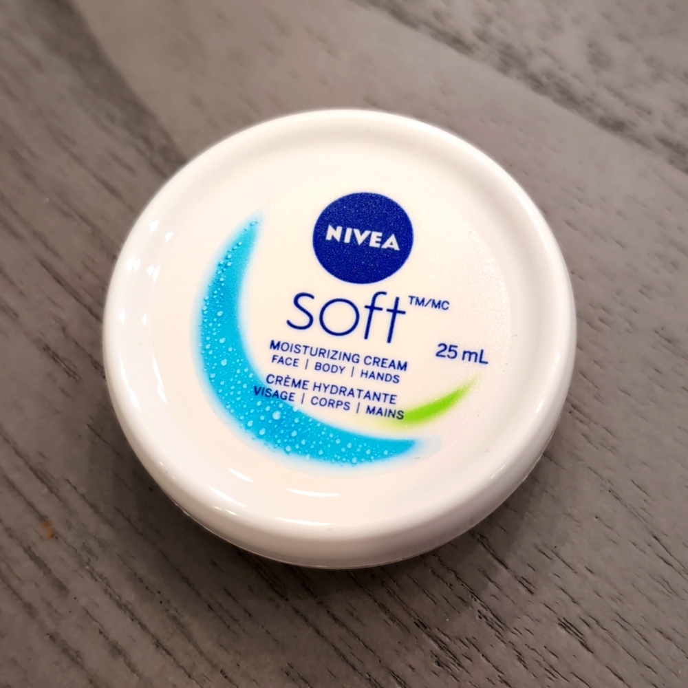 💎FREE💎 Nivea Soft Moisturizing Cream 25ml